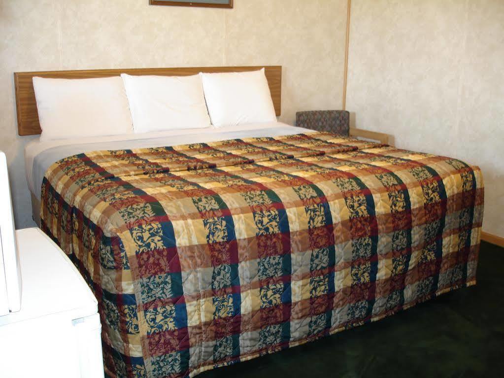 Royal Inn Hudson I-94 ภายนอก รูปภาพ